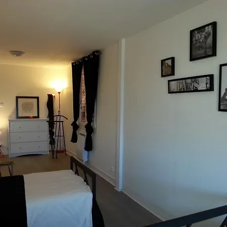 La Glycine Bed & Breakfast